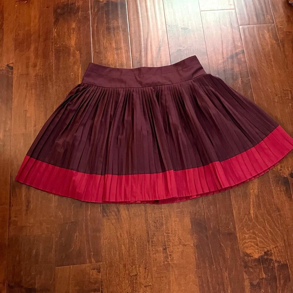 New York & Co. Size 10 Pleated lined Skirt Burgundy Knee Length